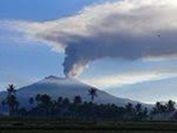 Aktivitas Gunung Raung Mulai Mereda Semburan Abu Vulkanik Berkurang