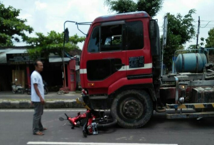 Kecelakaan Tragis di Sambungmacan Sragen Pasutri Kakek 