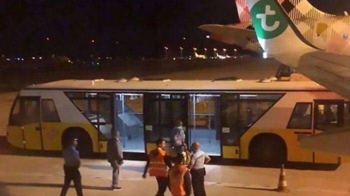 gara-gara-bau-badan-penumpang-pesawat-maskapai-asal-belanda-terpaksa-mendarat-darurat_20180601_211711