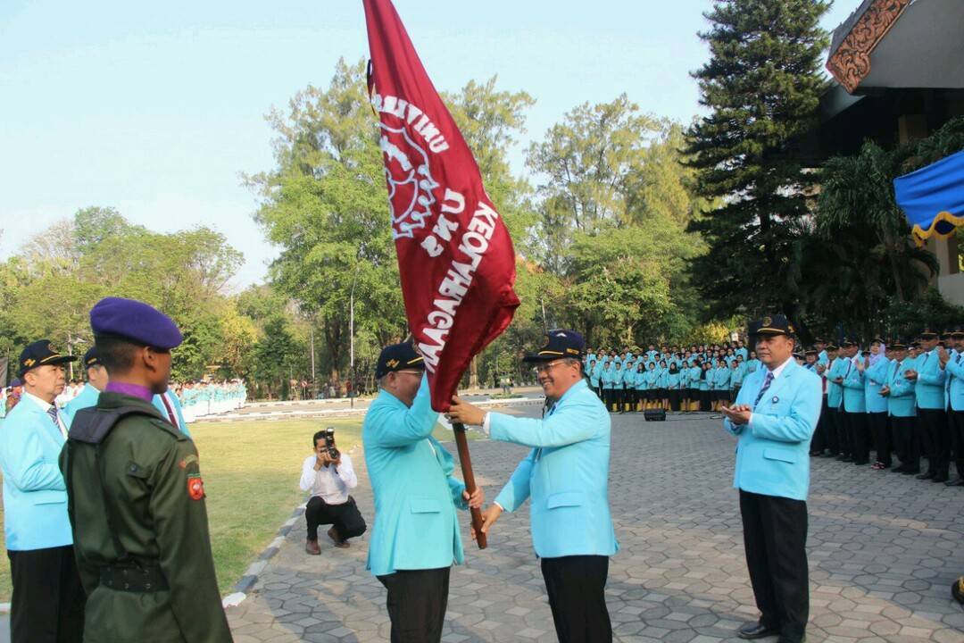 140818pelantikan mahasiswa baru uns
