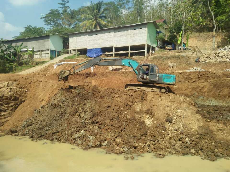 241018edi operator backhoe 1