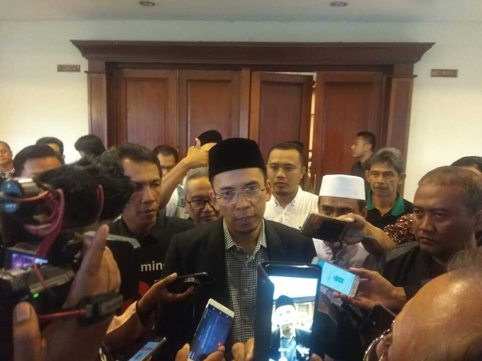 010219bedah buku jokowi