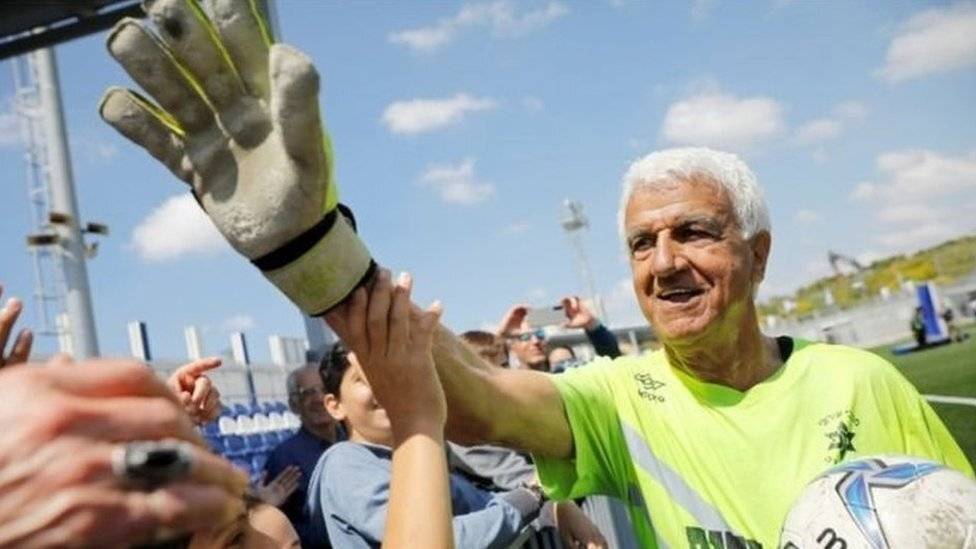 0804 - sepak bola pesepak bola tertua