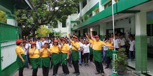 1611 - hari guru smp marsudirini-a