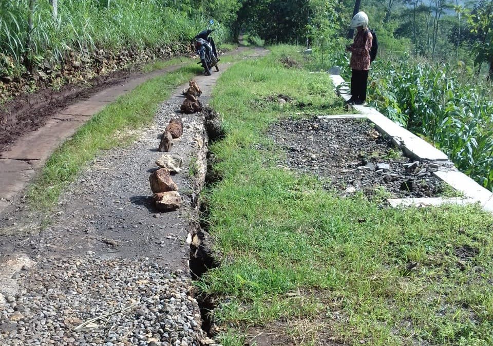Tanah Ambles Dusun Banaran Desa Gambirmanis Pracimantoro ...