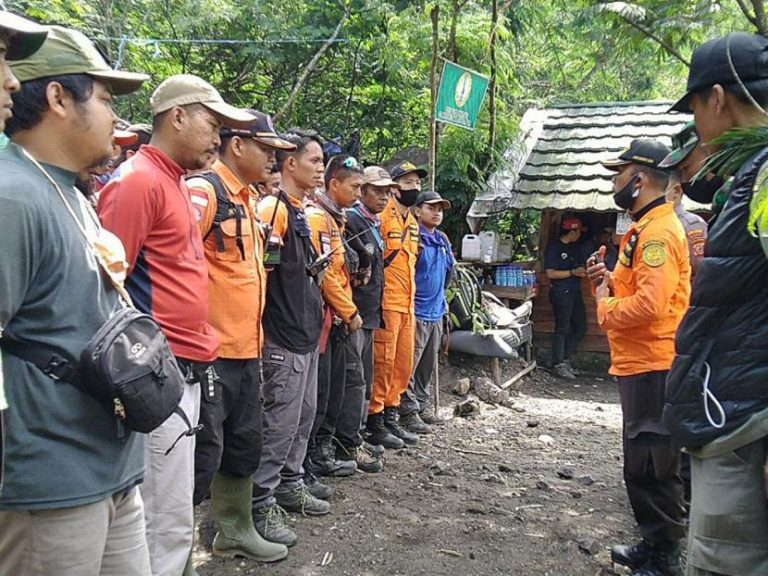 Seorang Pendaki Hilang  Semalaman Di Gunung Guntur 