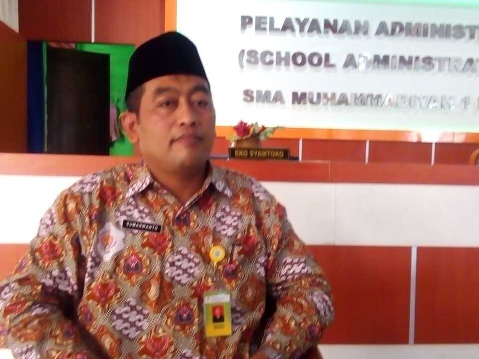 kepala sekolah Muhi Kra