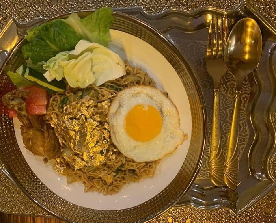 indomie emas dubai01