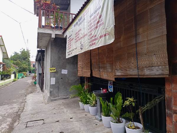 1003 - warung libur - a