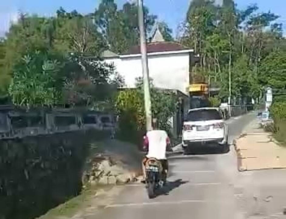 Viral Jadi Buruan Warga Pengemudi Fortuner Ugal Ugalan Yang Tabrak