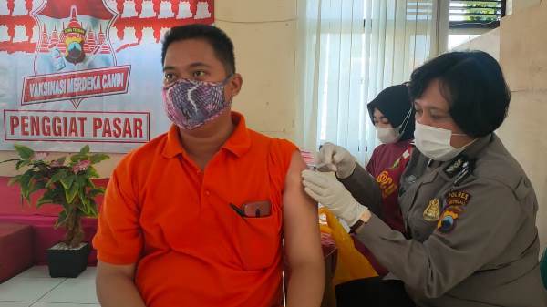 0508 - vaksinasi pasar