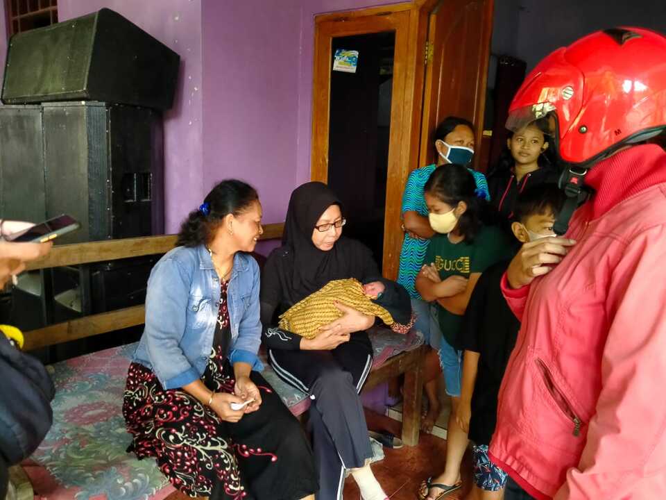 Bayi dalam kardus Bayi dalam kardus