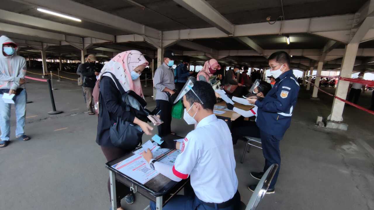 penumpang KAI Comutter