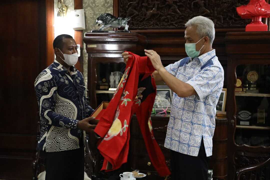 ganjar batik papua