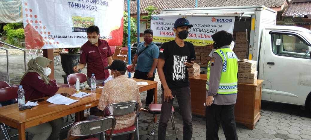 Operasi pasar minyak goreng Operasi pasar minyak goreng