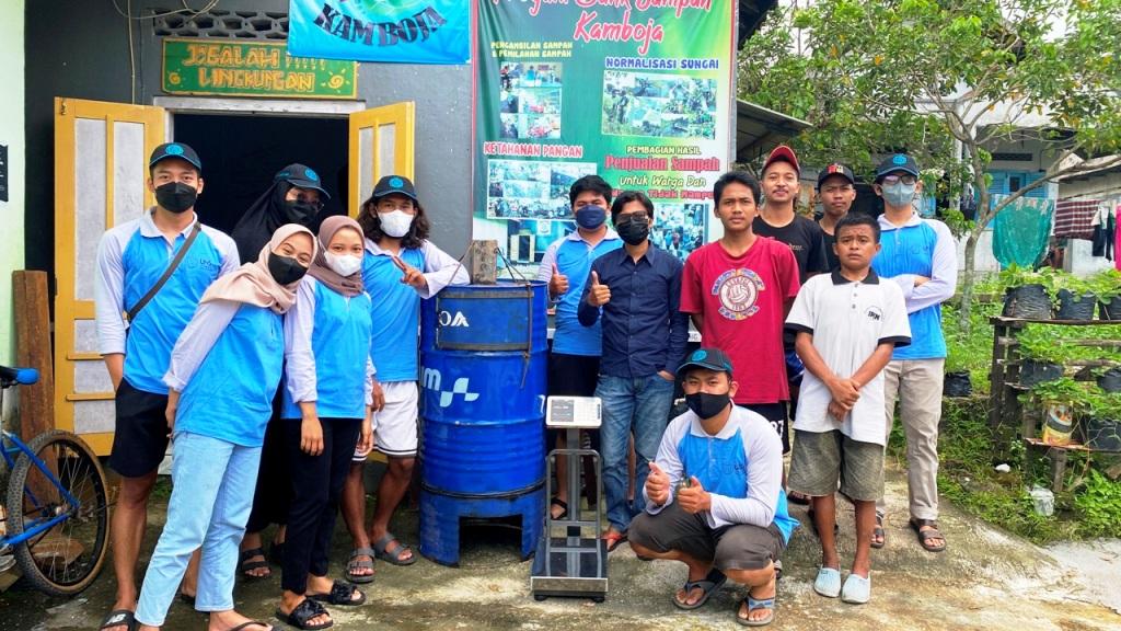 Kelompok Kuliah Kerja Nyata (KKN) Universitas Sebelas Maret (UNS) mengadakan pengembangan bank sampah di desa Jimus kabupaten Klaten. Istimewa