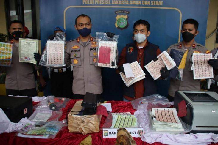 polres-pelabuhan-tanjung-priok-bongkar-sindikat-jual-beli-materai-palsu-juw