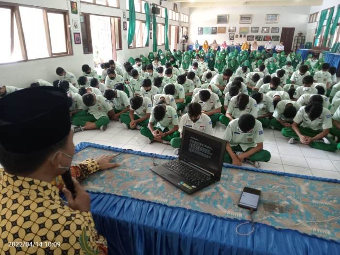 Jelang Ujian Sekolah Smp Negeri 8 Surakarta Gelar Doa Bersama Dan