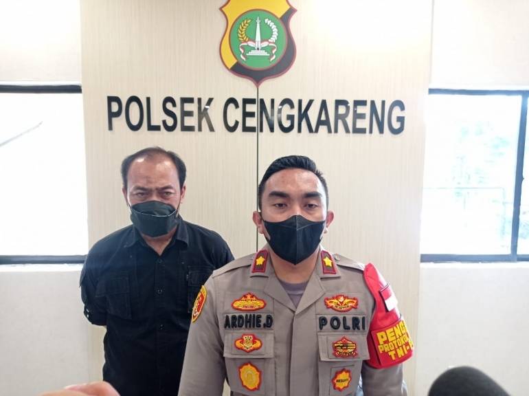 keterangan_kapolsek_cengkareng_kompol_ardhie_demastyo_840x576