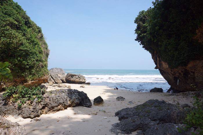 1606 - pantai unggahan
