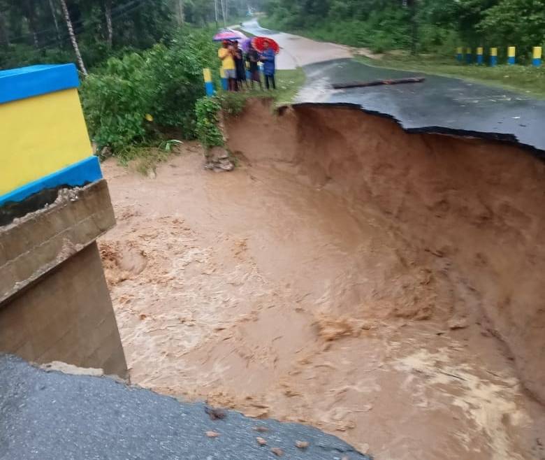 Jembatan rusak Jembatan rusak