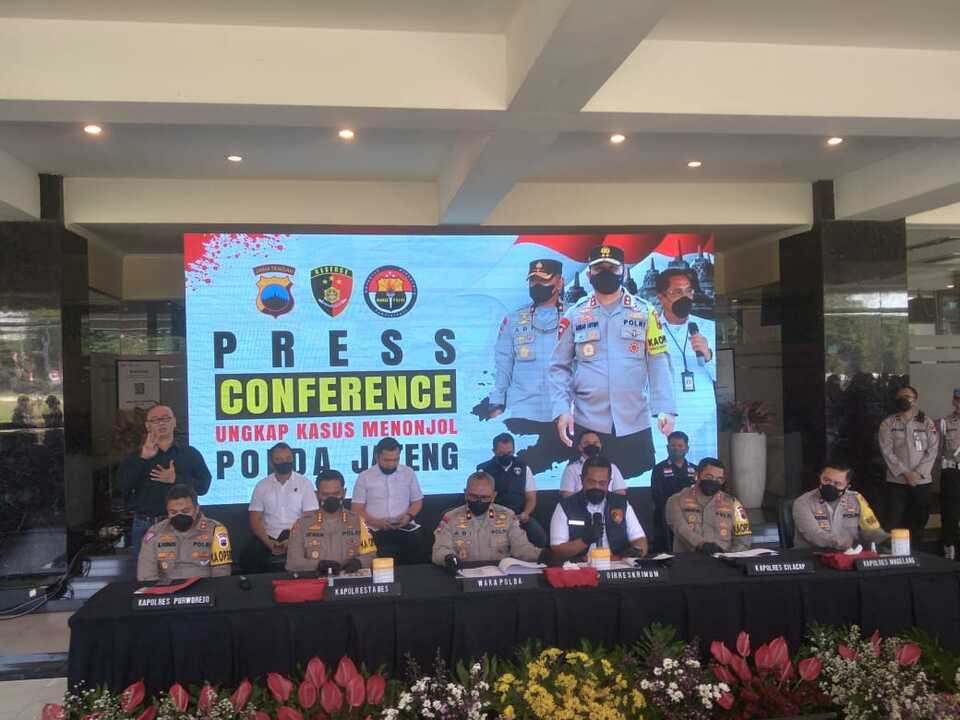 konferensi pers polda jateng