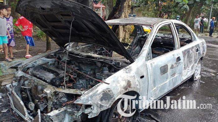 2409 - mobil terbakar