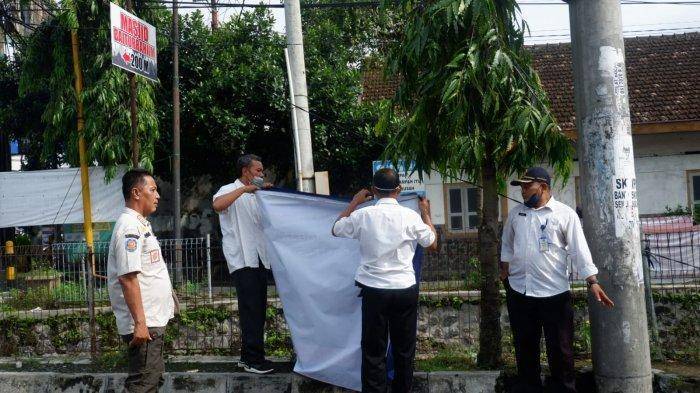 1611 - spanduk provokatif