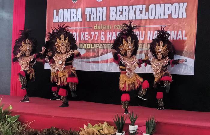 2211 - lomba tari