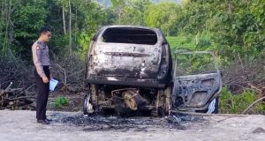 Mobil terbakar