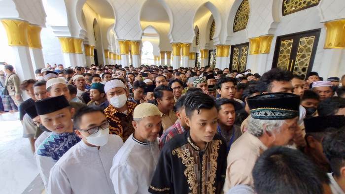 0303 - sholat jumat perdana