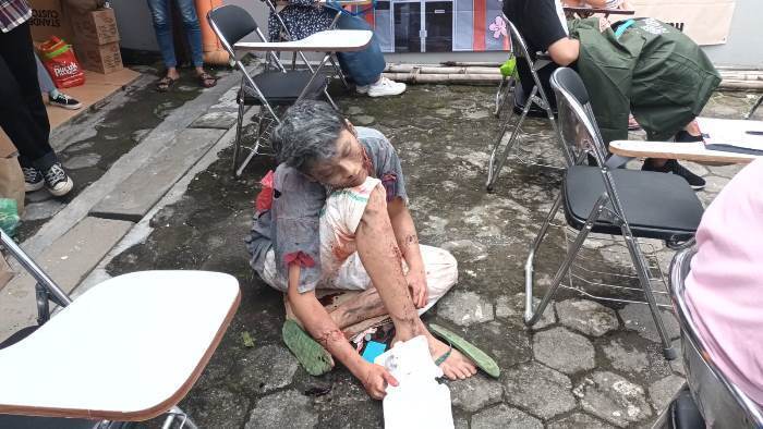 0503 - lomba melamun