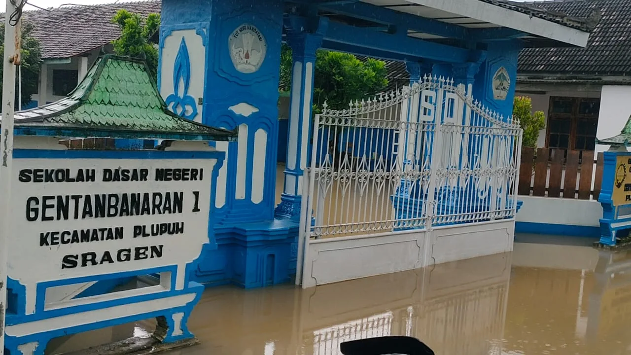 Sekolah yang terdampak banjir Bengawan Solo SDN Gentanbanaran 1, dan SDN Gentanbanaran 2 kecamatan Plupuh, Kabupaten Sragen | Huriyanto/JOGLOSEMARNEWS.COM