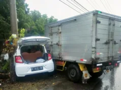 Kecelakaan Mobil Datsun Vs Truk di Jalan Raya Sragen-Ngawi Wilayah Bumiaji, Gondang, Pada Sabtu 4 Maret 2023 Pukul 14.45 WIB | Huriyanto/JOGLOSEMARNEWS.COM