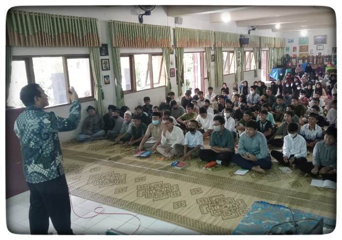 1404 - SMPN 8 ceramah