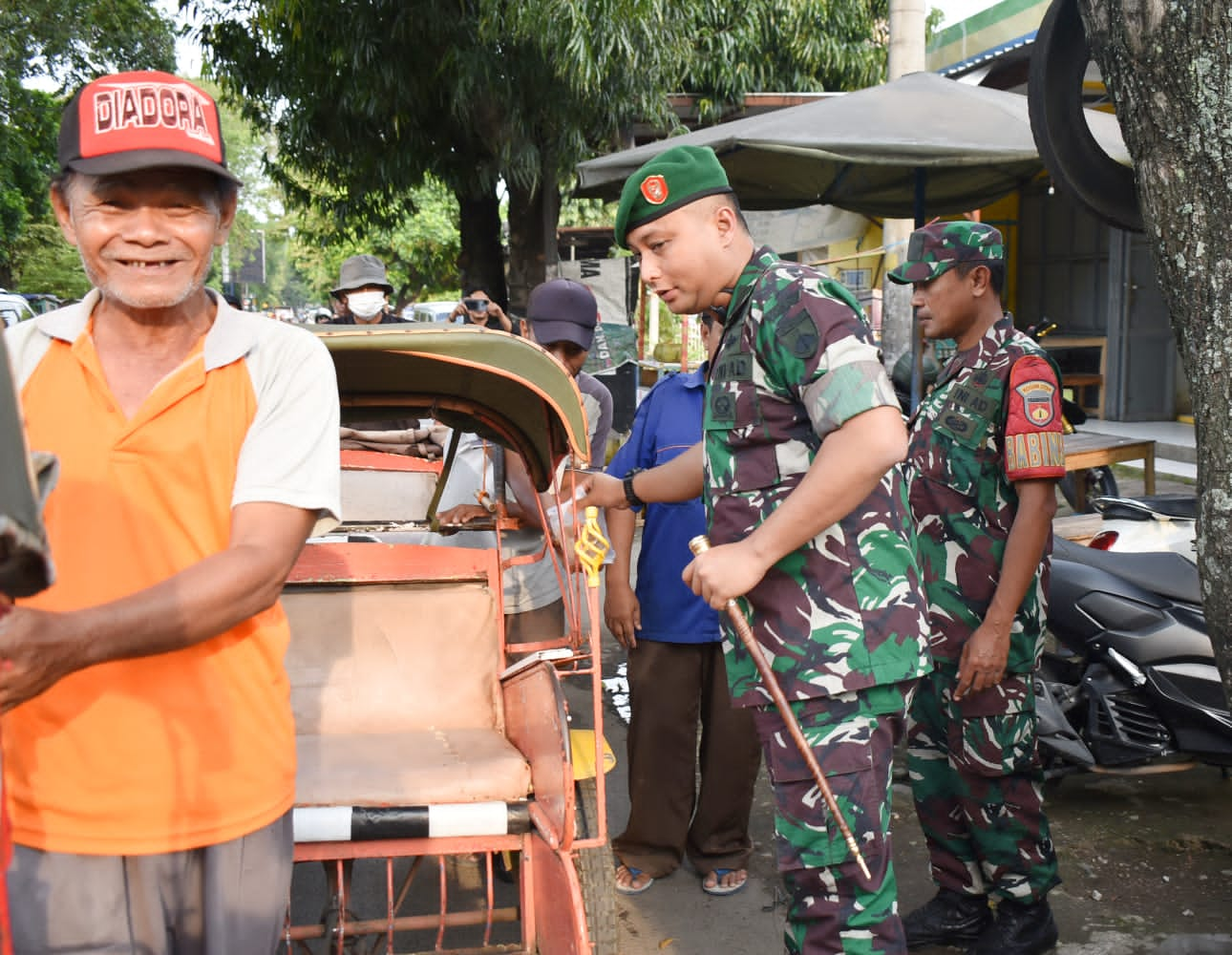 Kodim 0725 Sragen Rutin Bagi Bagi Takjil Di Bulan Suci Ramadan 1444 H