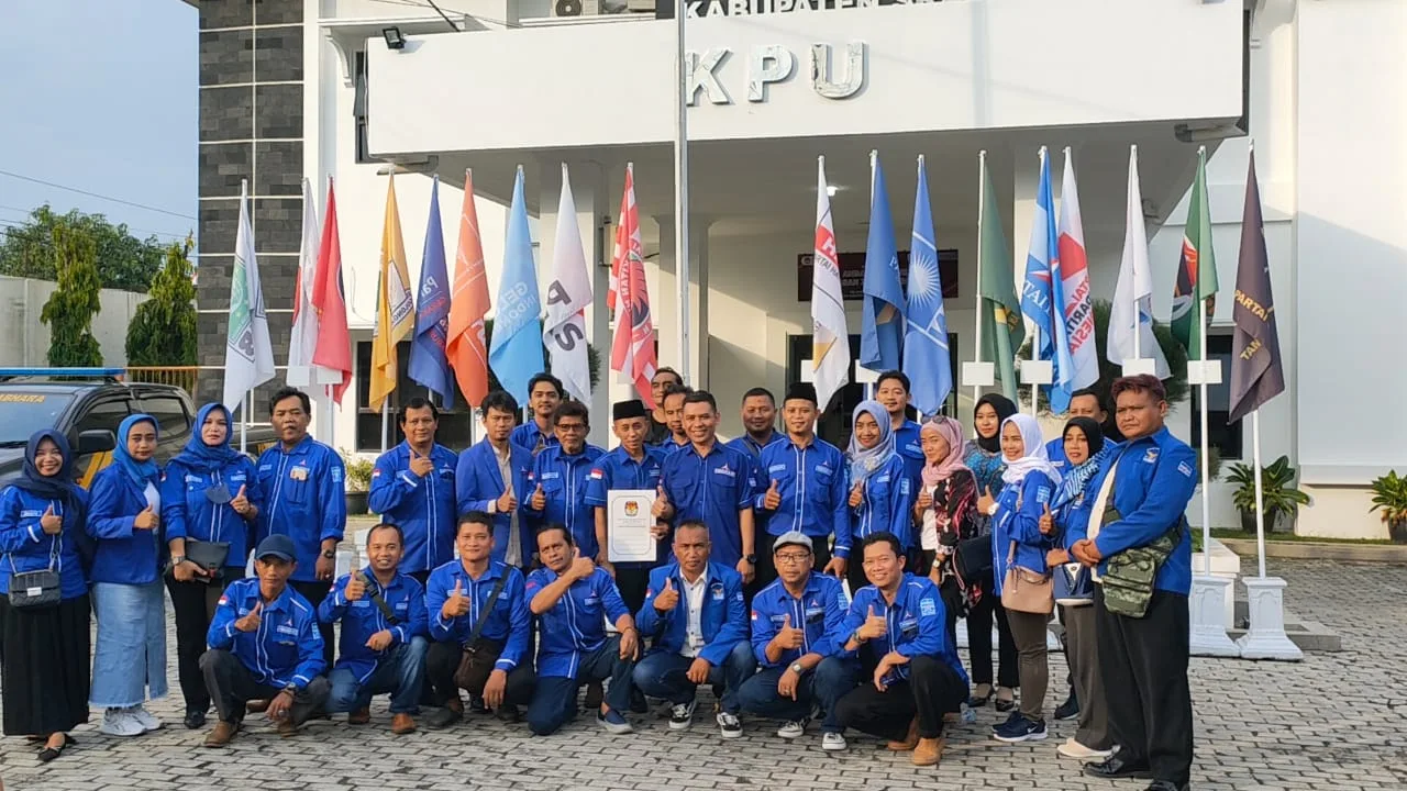 50 Bacaleg Partai Demokrat ke KPU Sragen, Jumat, 12/5/2023 | Huriyanto | Joglosemarnews.com