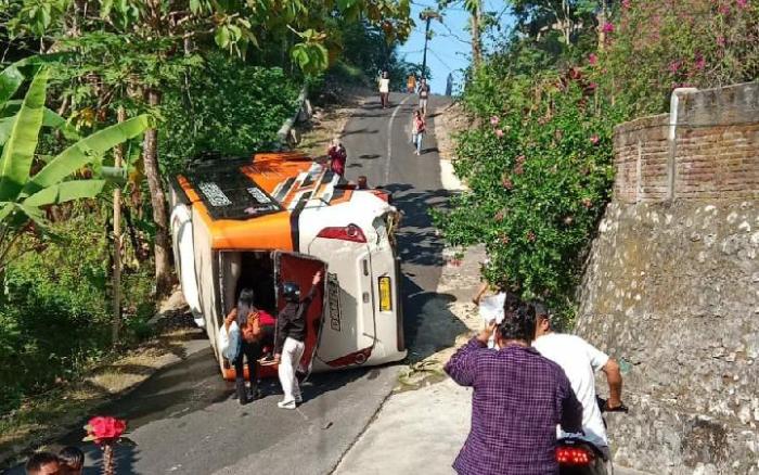 kecelakaan bus terguling di Gunungkidul