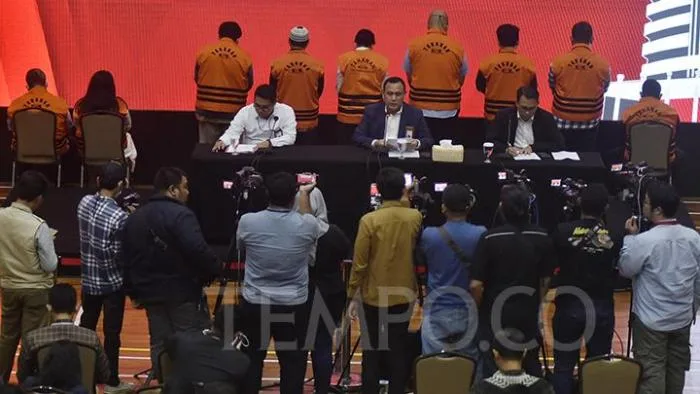 1506 - KPK tersangka kasus korupsi