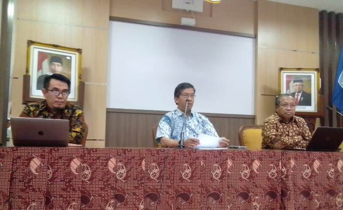 Prof Jamal saat memberikan penjelasan terkait gugatan atas pencopotan gelar Guru Besar mantan petinggi MWA