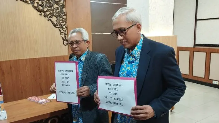 1707 - Petinggi MWA Mantan petinggi MWA UNS melaporkan kasus dugaan fraud ke Walikota Solo