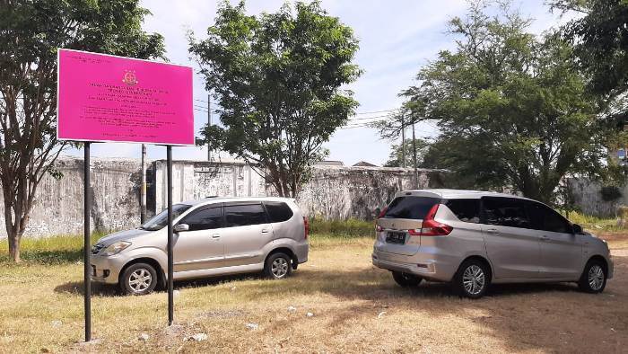 2707 - benteng papan nama