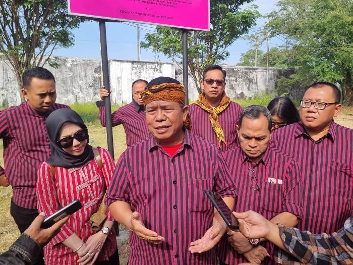 2807 - YF Sukasno Ketua Fraksi PDIP soal Benteng Vastenburg