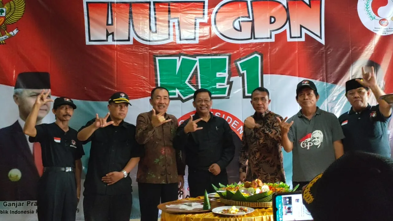 Relawan Ganjar Perkasa Nusantara (GPN) foto bersama bersiap memenangkan pilres 2024