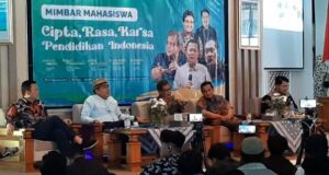 Rocky Gerung menjadi pembicara di UMS