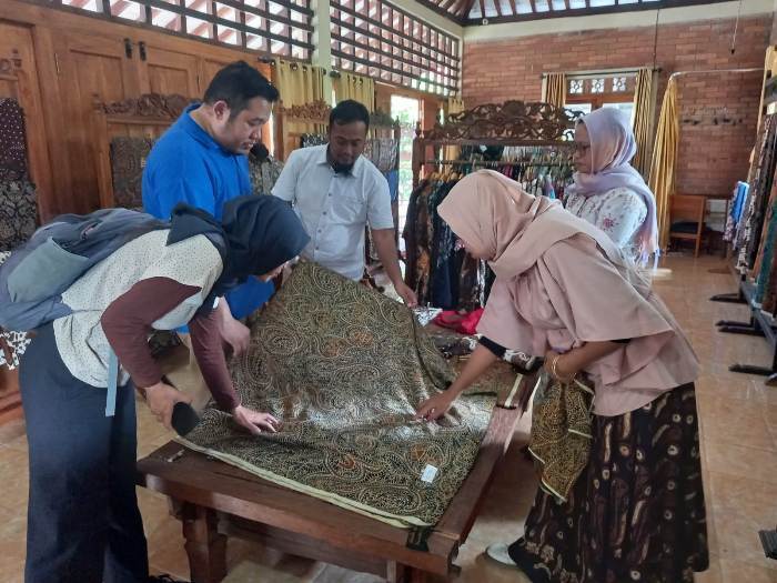 0708 - batik - diskusi Batik tulis Giriloyo