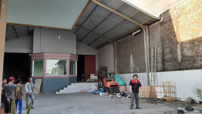 1708 - kebakaran - penyelamatan pabrik terbakar di Sukoharjo