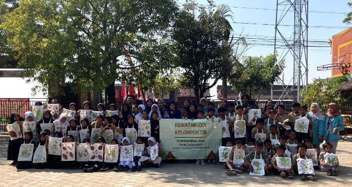 2208 - Endah KKN UNS - foto bersama