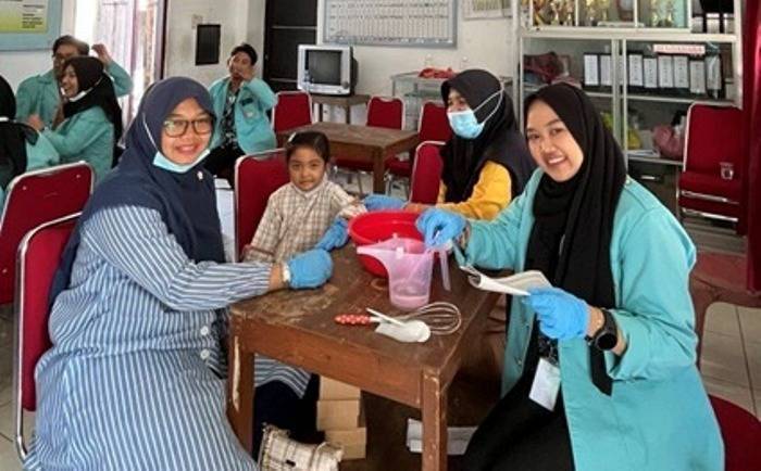 2508 - KKN UNS -buat sabun padat