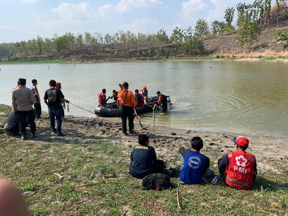 pencari ikan tenggelam